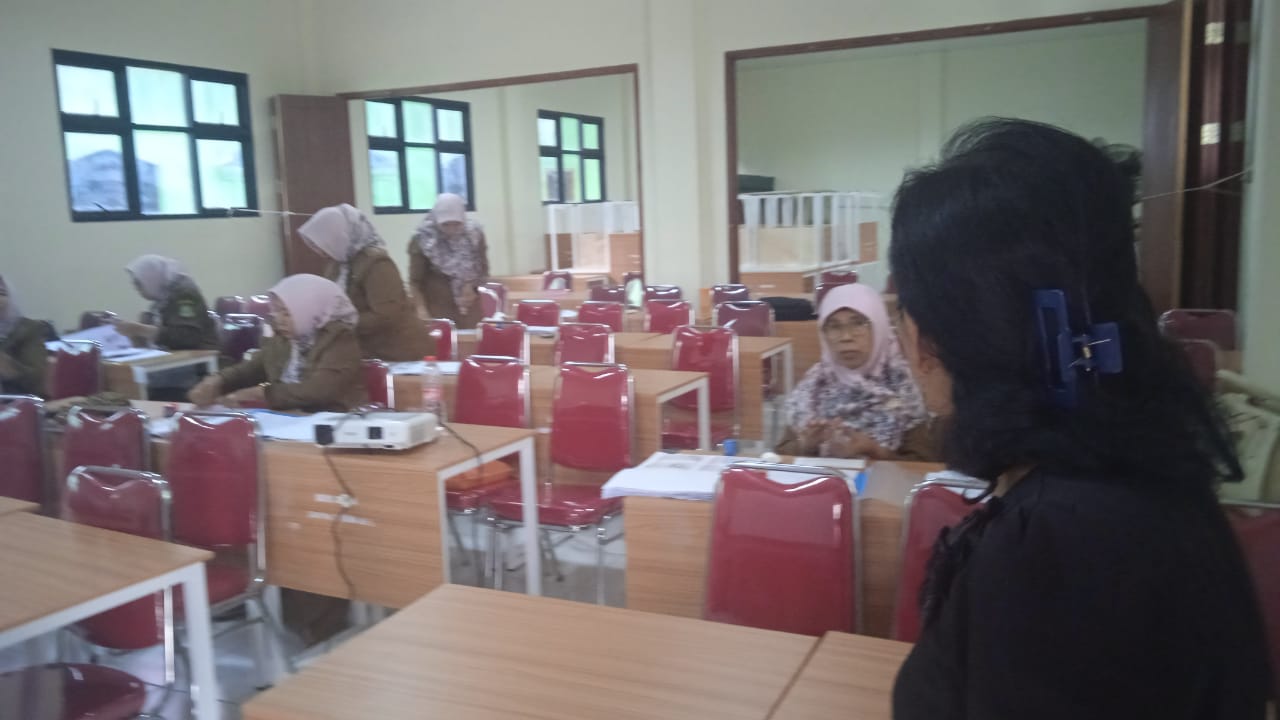 SMPN 03 Tambun Selatan Alergi Konfirmasi Wartawan, Kepala Sekolah Lari Terbirit-birit Usai Rapat