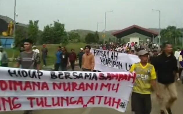Masa Grudug TPST Bantar Gebang Tuntut Pemberdayaan Warga Lokal