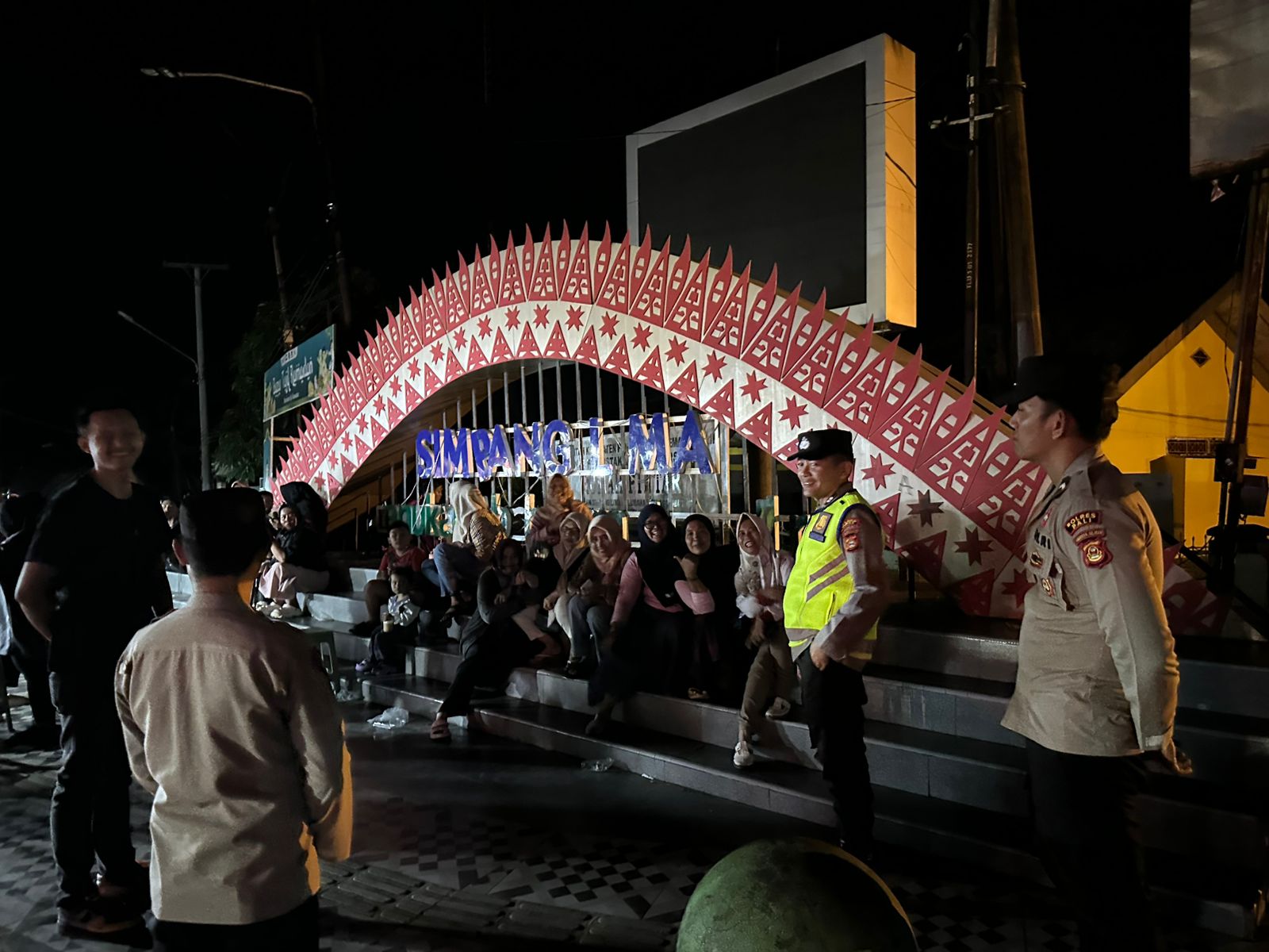 POLSEK TALANG UBI GELAR KRYD, CIPTAKAN MALAM YANG AMAN DAN KONDUSIF DI KOTA PENDOPO