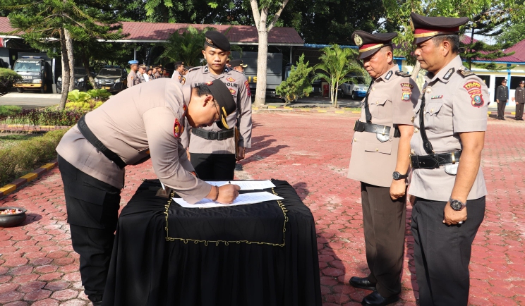 Serah Terima Jabatan Kasi Humas Polres Langkat: IPTU Jekson Situmorang Gantikan AKP Rajendra Kusuma