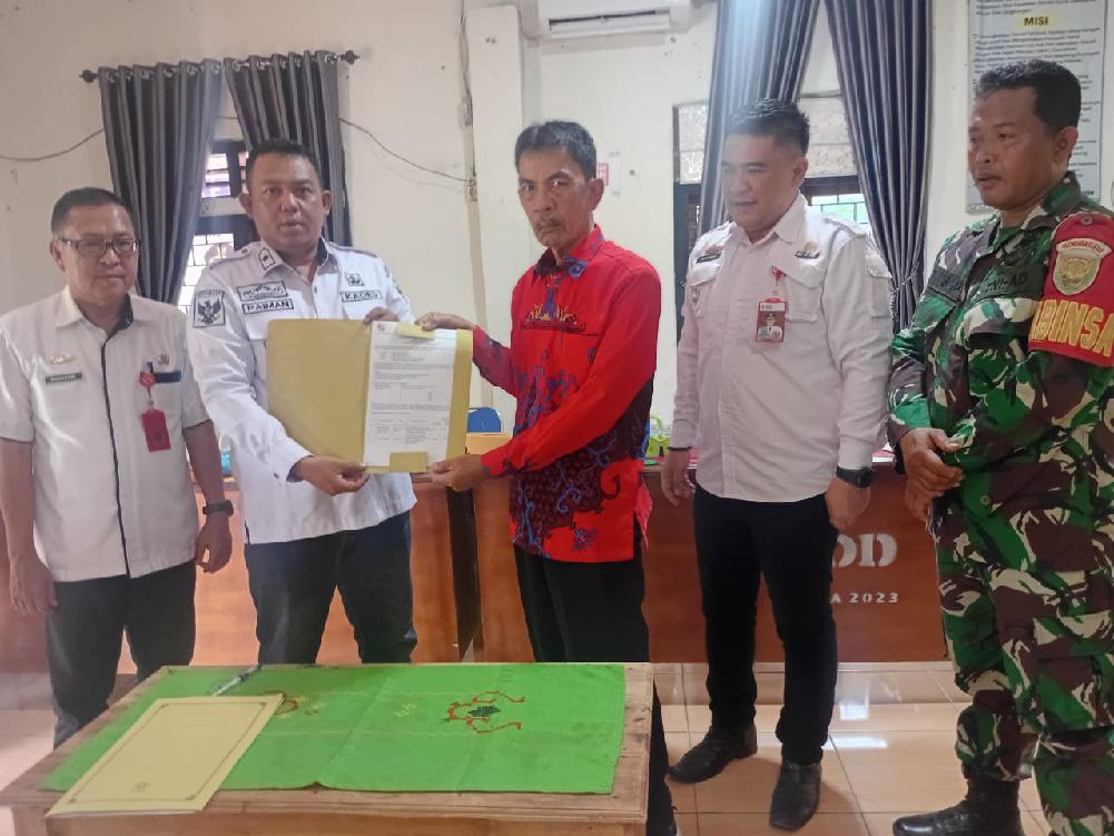 KEGIATAN MUSYAWARAH DESA SERAH TERIMA PEKERJAAN TAHAP DUA JALAN RABAT BETON DAN TPT DESA PEKURUN TA 2025.