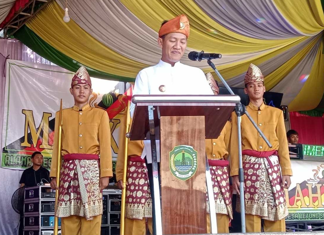 Dalam Rangka Sedekah Dusun Marga Abab Bupati PALI Asgianto ST Mendapat Gelar “RAJA MUDA WIRA MANDALA”