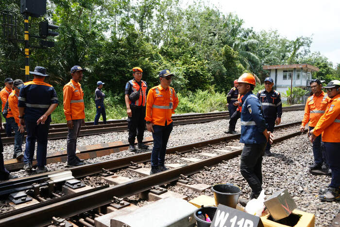 KAI Divre III Palembang Antisipasi Cuaca Ekstrim, Jaga Petak Jalur Rel KA Daerah Rawan Bencana