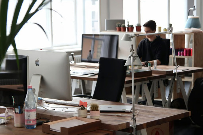 Tips Alokasi Gaji untuk First Jobber: Antara Self-Reward dan Investasi Cerdas