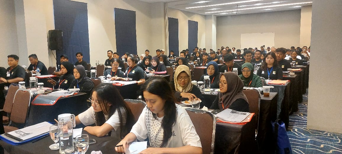 Keterangan foto: Persatuan Olahraga Akuatik Kabupaten Bekasi menggelar Penataran Pelatihan Pelatih Lisensi D. Kegiatan ini berlangsung di Hotel Ayola Lippo Cikarang. Sabtu. ( 9/08/ 25), diikuti sebanyak 86 peserta calon pelatih dari berbagai klub.