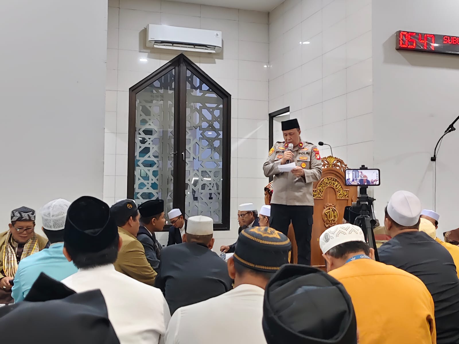 Program MANTAP dan TAKTIS : Kapolsek Cakung Perkuat Silaturahmi dengan Ulama dan Jamaah Program MANTAP dan TAKTIS : Kapolsek Cakung Perkuat Silaturahmi dengan Ulama dan Jamaah