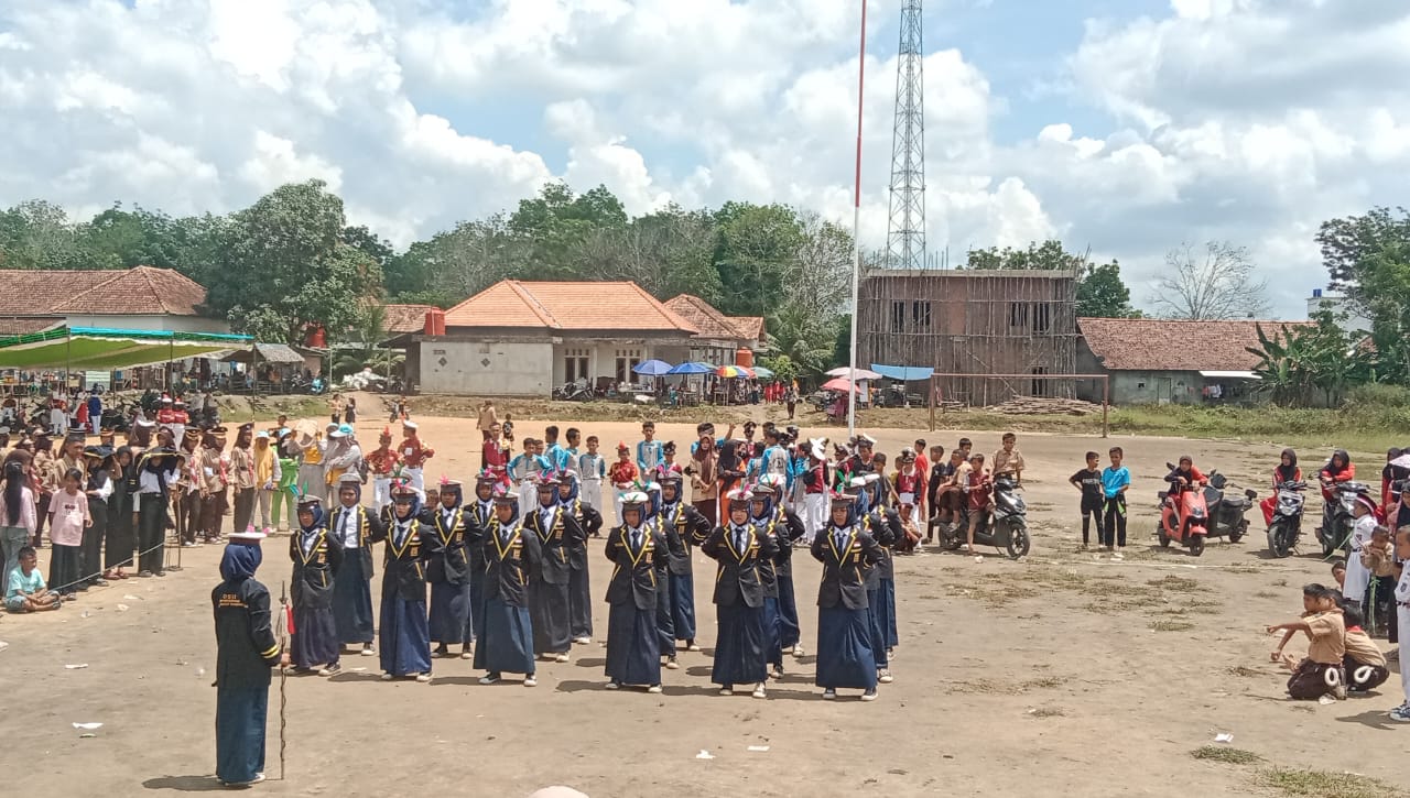 Pemdes Pengabuan Timur Menggelar Kegiatan Gelar Lomba Gerak Jalan Untuk menumbuhkan Kembangkan Rasa Nasionalisme
