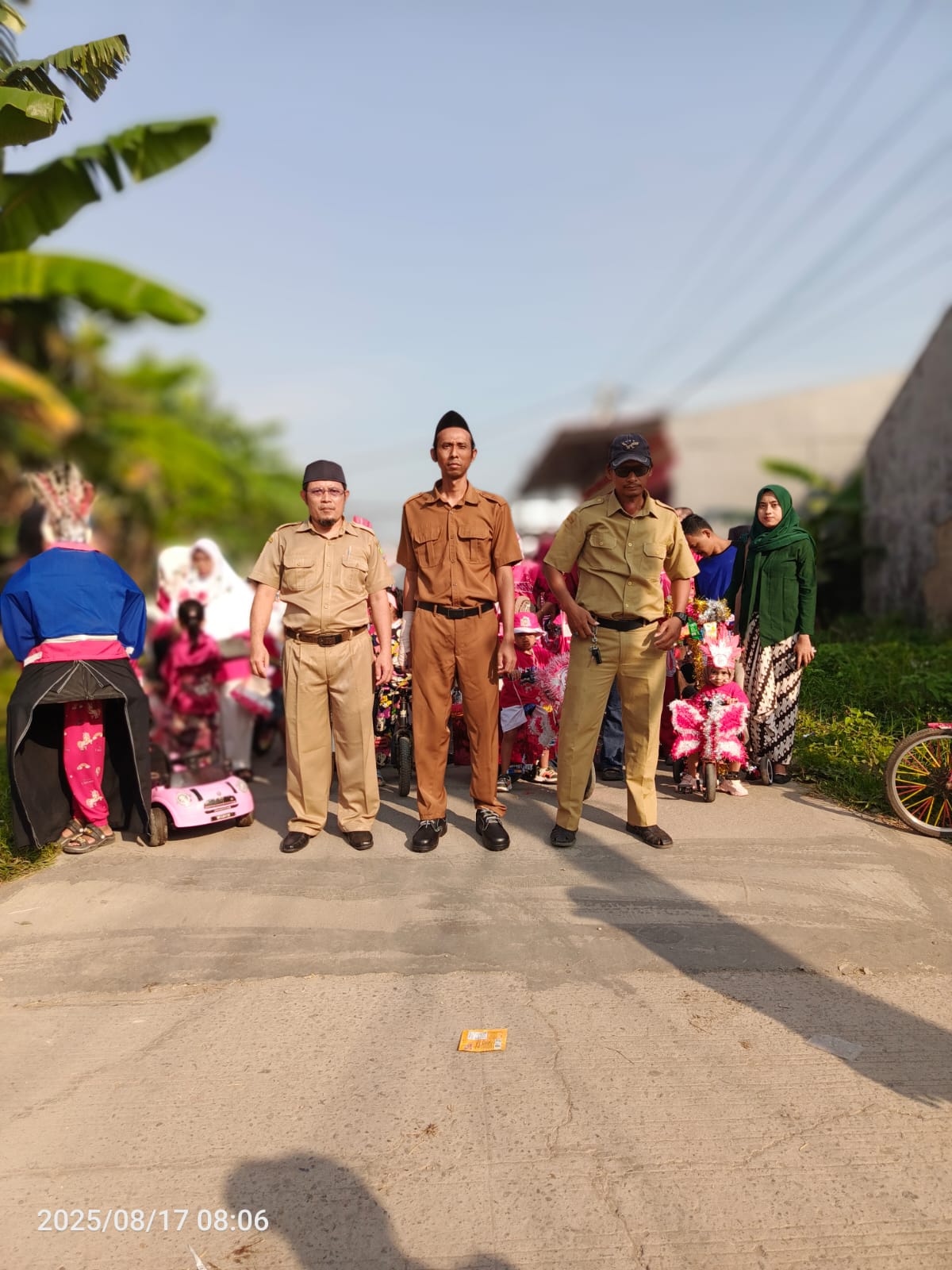 Memperingati HUT RI ke – 80 Perumahan BKI Blok D RW 10 Meriahkan Karnaval dan Bermacam Lomba