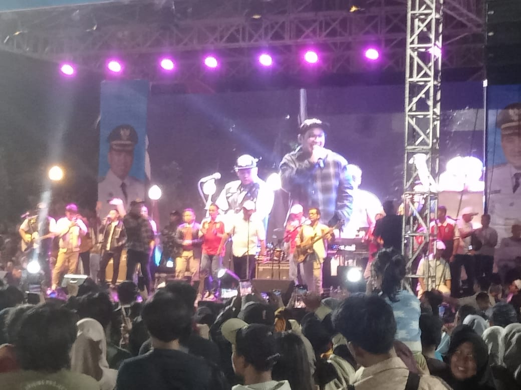 Gebyar Puncak HUT RI ke 80 Berlangsung Meriah, Warga Depok Padati Lapangan DOS