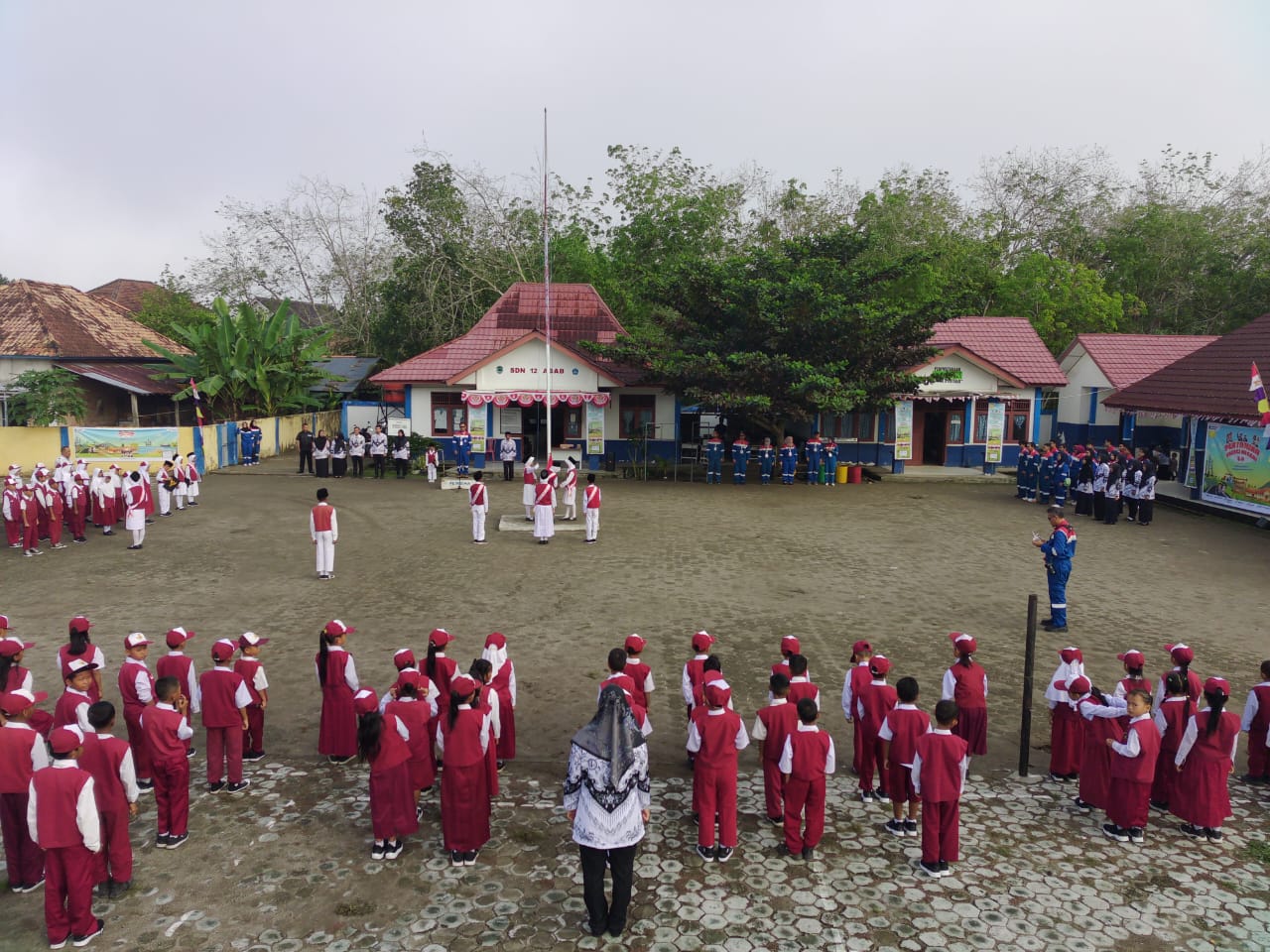 SD Negeri 12 Abab Desa Pengabuan Timur, di kunjungi GM.Pertamina Regional 1 Zona 4 dan FM. Pertamina EP Adera field