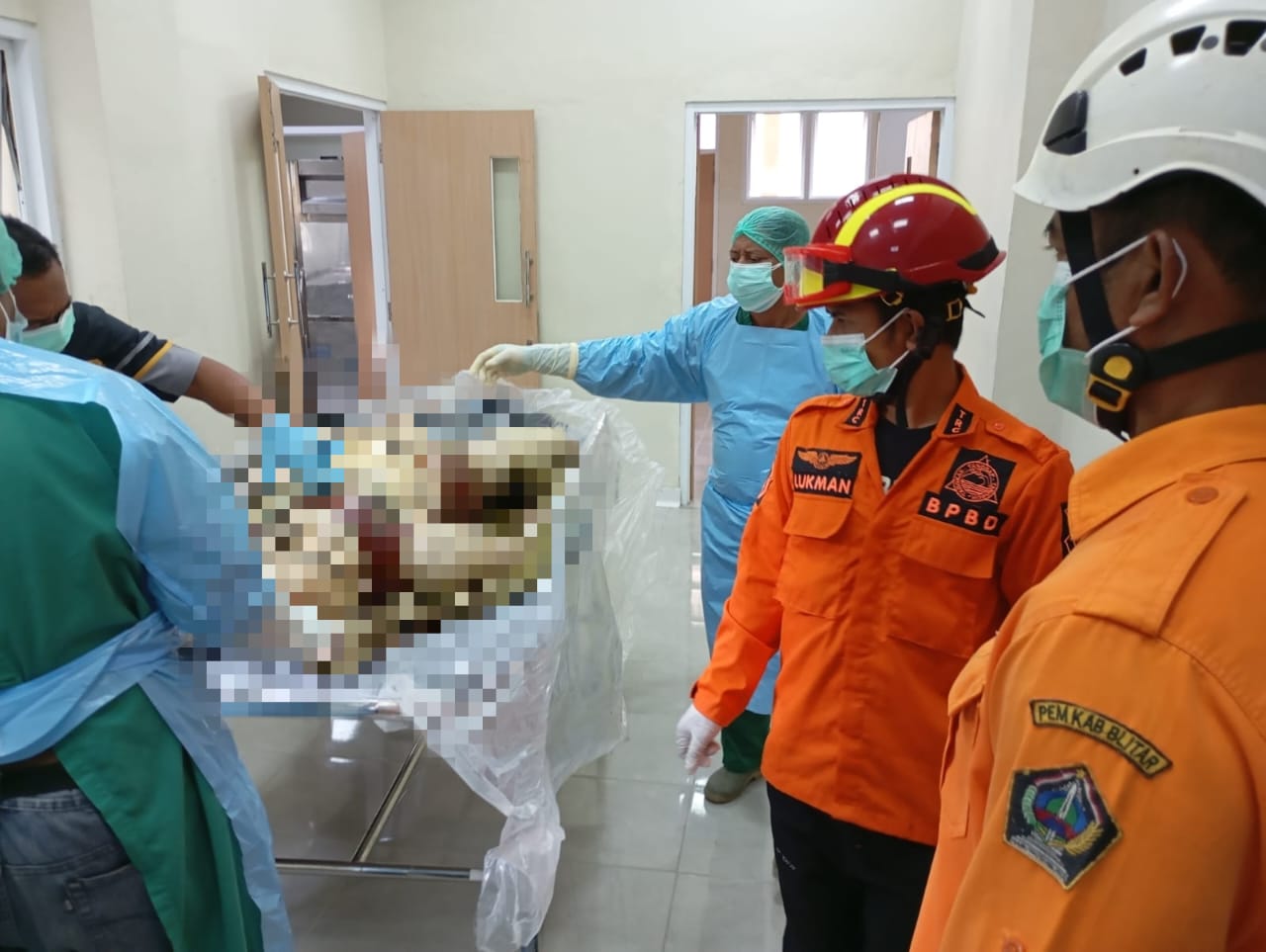 Ditemukan Mayat Yang Sudah Busuk di Pantai Peh Pulo Sumbersih Blitar Oleh Pemancing