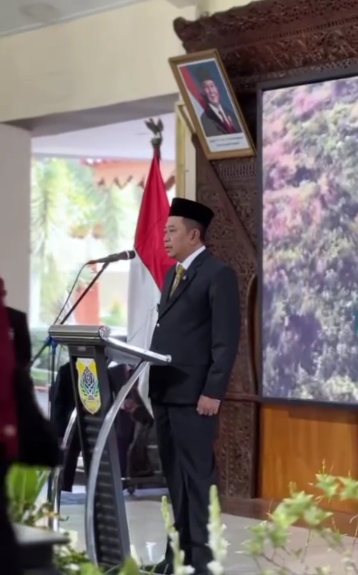 Bupati Bondowoso Kukuhkan 17 Kepala Desa Perpanjangan Jabatan, Dorong Dedikasi dan Pelayanan Publik