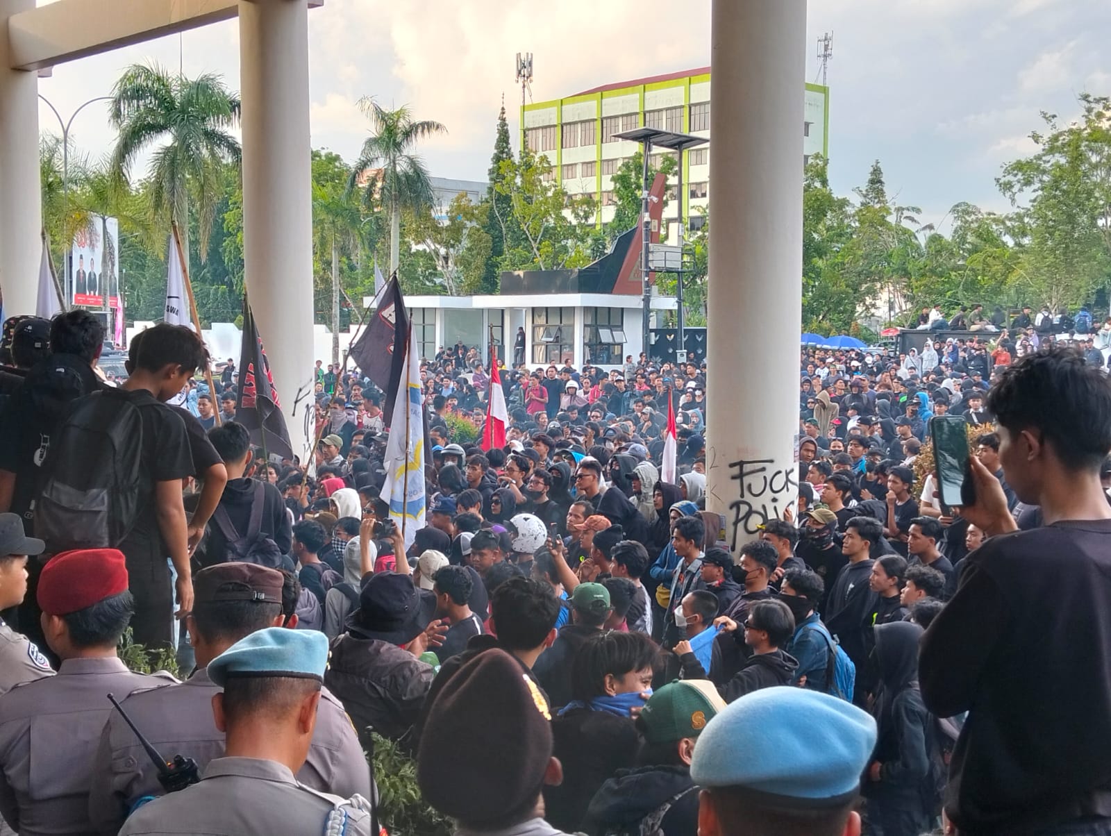 Demo Jilid III Mahasiswa Kalbar Ricuh, Diduga Disusupi Anak Dibawah Umur