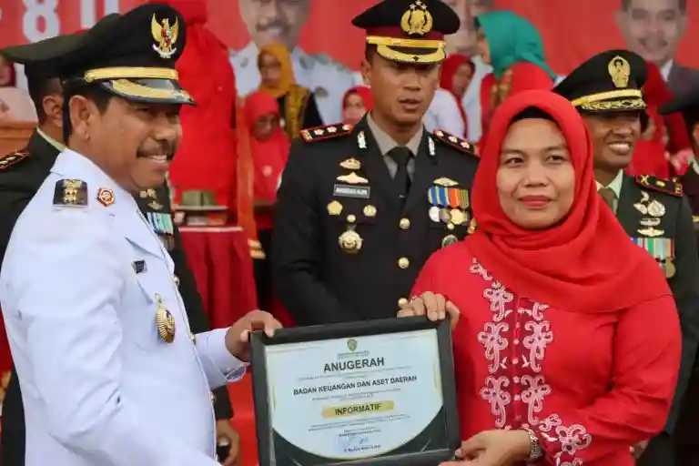 Pemkab PPU Beri Penghargaan Keterbukaan Informasi Publik kepada OPD