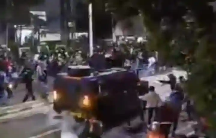 Rantis Polisi Diduga Lindas Pengemudi Ojol saat Pembubaran Demo di Pejompongan, Video Viral Tuai Kecaman