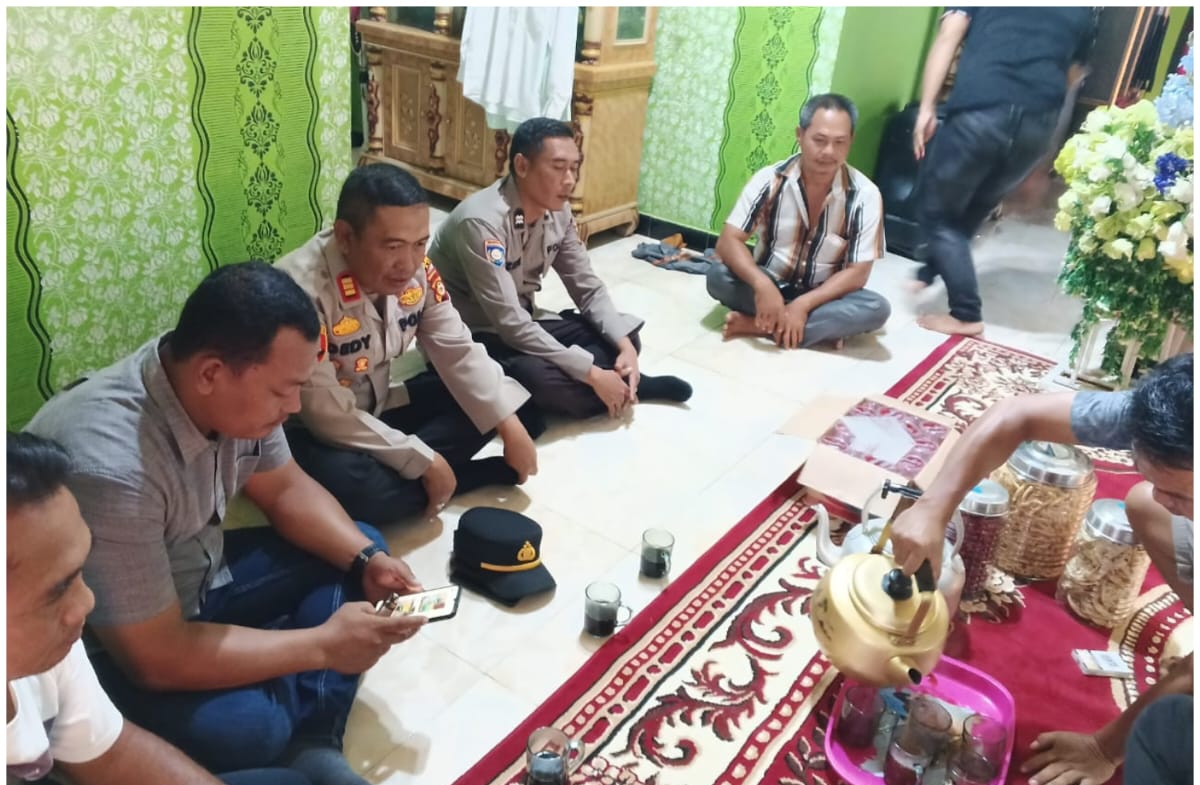 POLSEK PENUKAL ABAB SAMPAIKAN HIMBAUAN KAMTIBMAS TERKAIT RENCANA HAJATAN DI DESA AIR ITAM