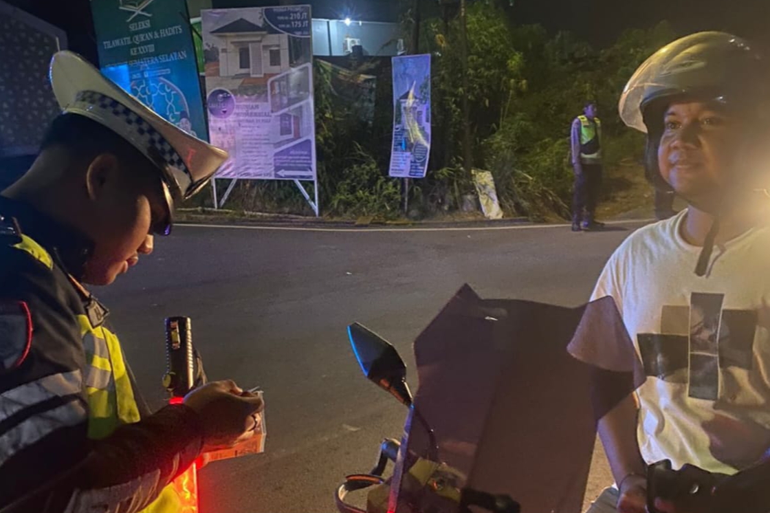 Tim UKL III Polres PALI Gelar Razia Terpadu, Puluhan Kendaraan Diberi Teguran