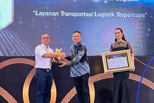 KAI Logistik Sabet Penghargaan Radar Surabaya Award 2025 Sebagai Penyedia Layanan Logistik Terpercaya