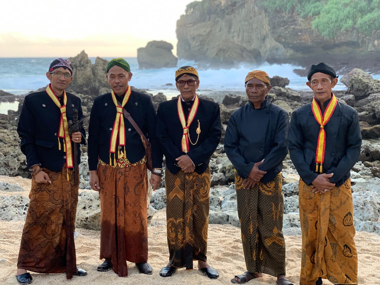 Memori Suro : Destinasi Wisata Di Wonogiri Terindah Larung Saji Bersama Jiwo Nan Suci Adab Pintu Telulas 13′ Masih Teriang Sepanjang Masa