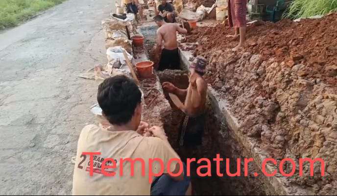 Pekerjaan Galian PDAM Rawan Kecelakaan karna Tanpa K3 harap berhati hati untuk pengguna jalan
