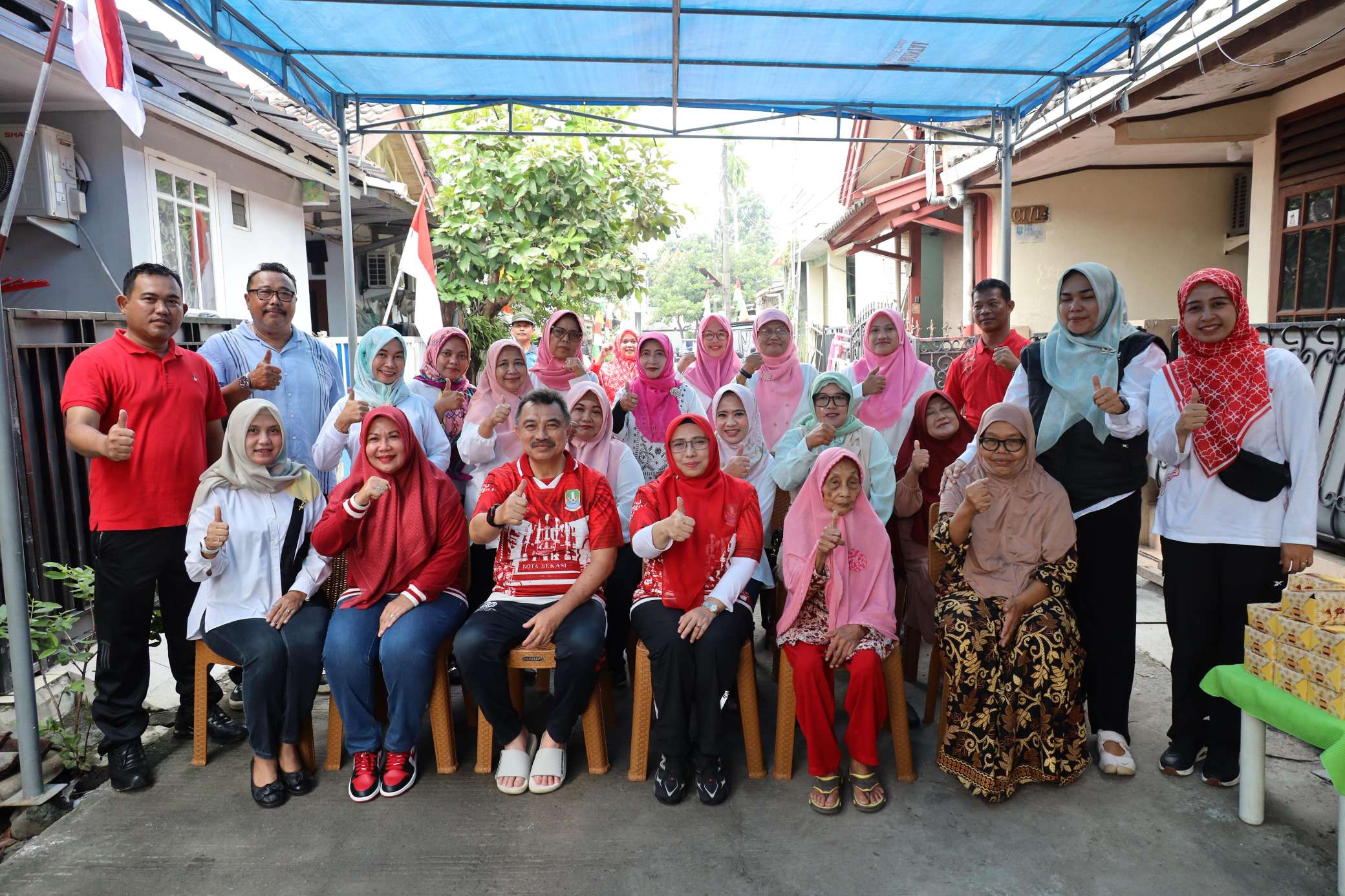 Haru Bahagia Ibu Asuh Wawali Harris Bobihoe Usai Rumahnya Diperbaiki