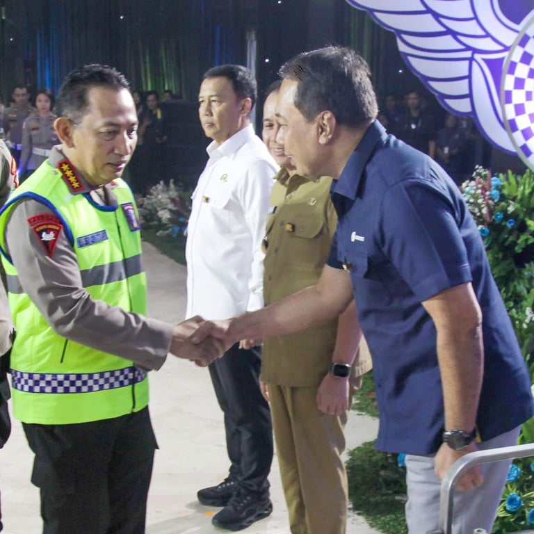 Direktur Utama Jasa Marga Terima Penghargaan Pin Emas Kapolri