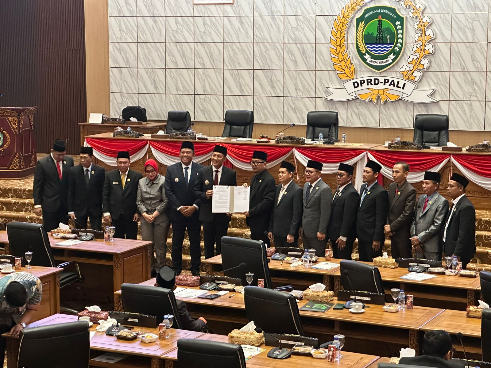 Kapolres PALI AKBP Yunar Hotma Parulian Sirait, S.H., S.I.K., M.I.K., Menghadiri Rapat Paripurna DPRD Kabupaten PALI Ke-12