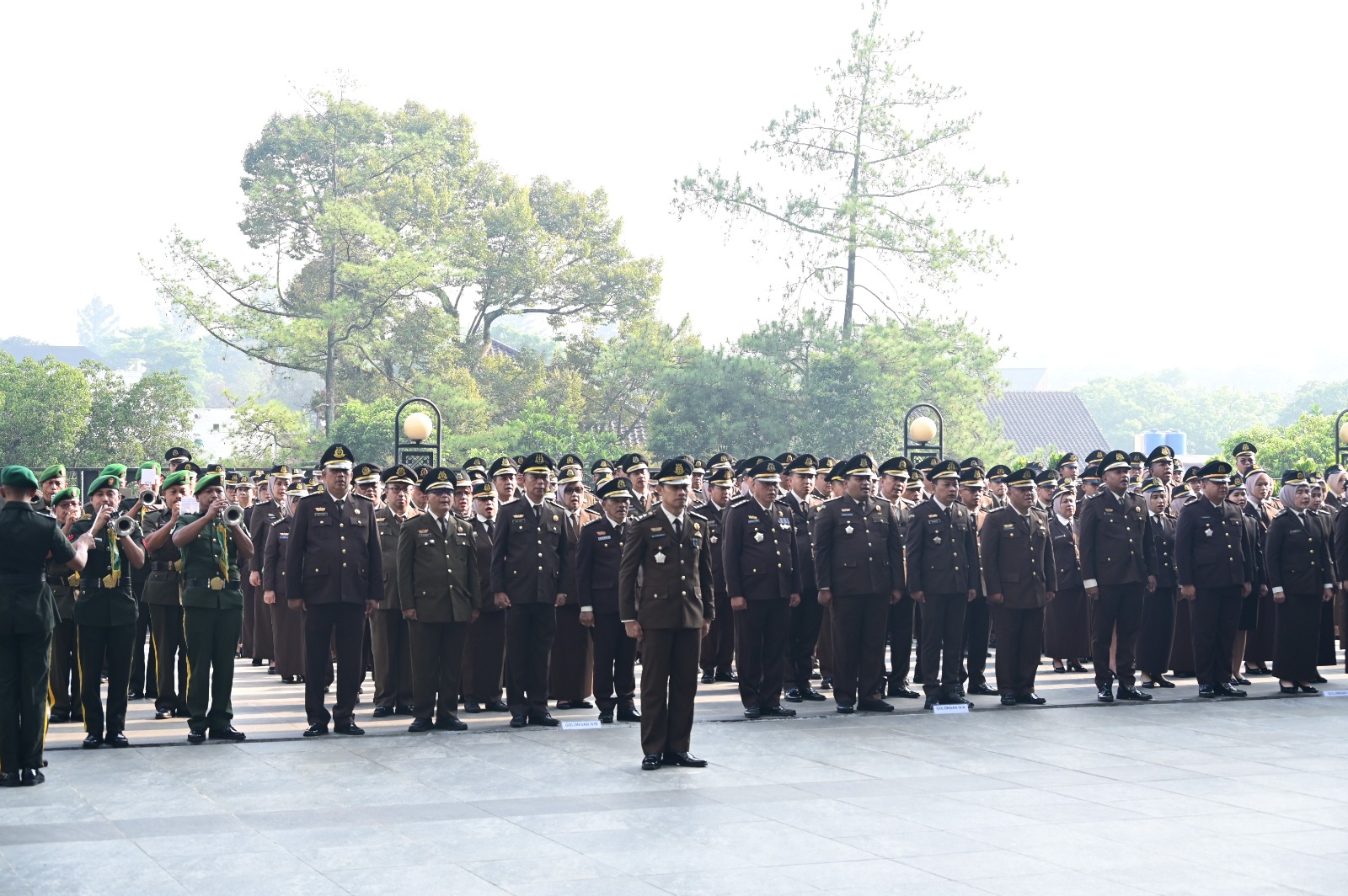 KAJATI JABAR PIMPIN UPACARA PERINGATAN HARI LAHIR KEJAKSAAN KE-80 TAHUN 2025