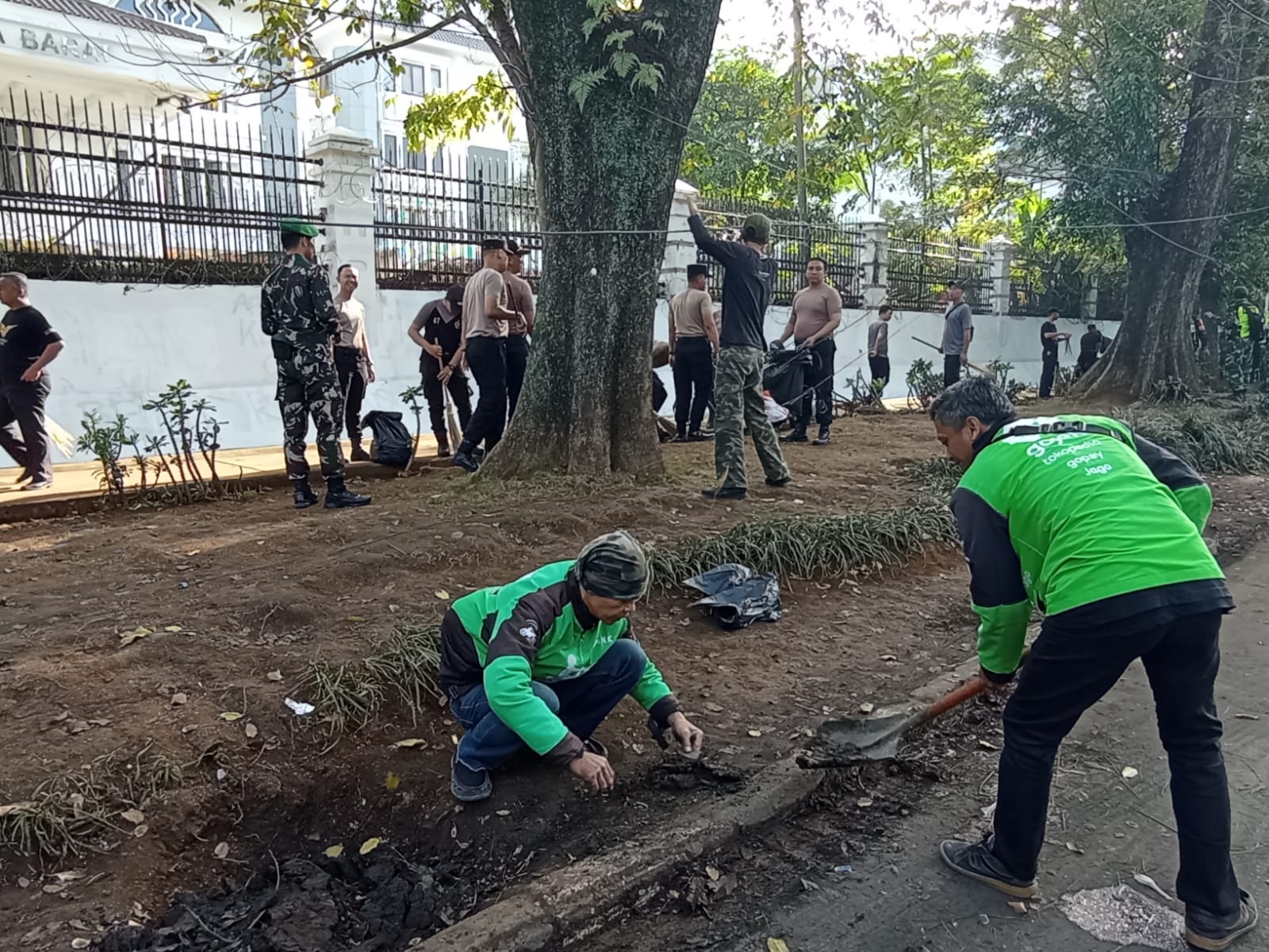 Pangdam III/Slw Ajak Elemen Masyarakat Bersih-Bersih Pasca Unjuk Rasa di DPRD Jabar 1 IMG 20250903 WA0430