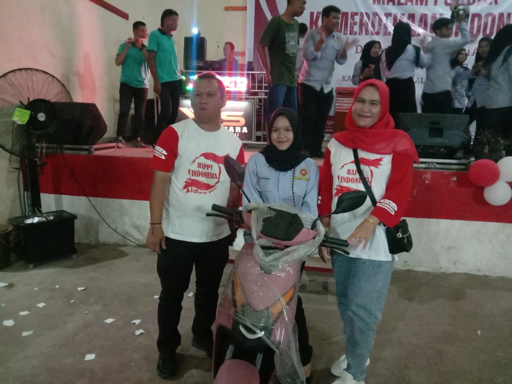 Malam Puncak Kemeriahan Memperingati HUT RI Ke-80, Pemerintah Desa Betung Selatan Membagikan Hadiah Perlombaan Malam Puncak Kemeriahan Memperingati HUT RI Ke-80, Pemerintah Desa Betung Selatan Membagikan Hadiah Perlombaan