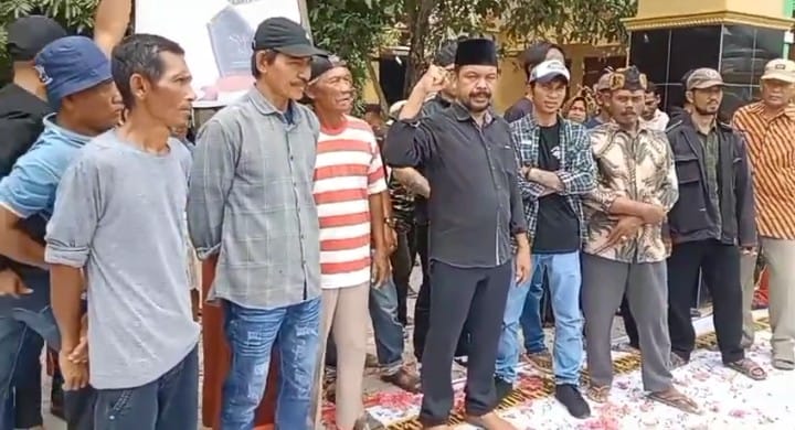 Warga Pantai Mekar Gelar Aksi Damai, Tuntut Kades Dicopot karena Diduga Selewengkan Dana Desa