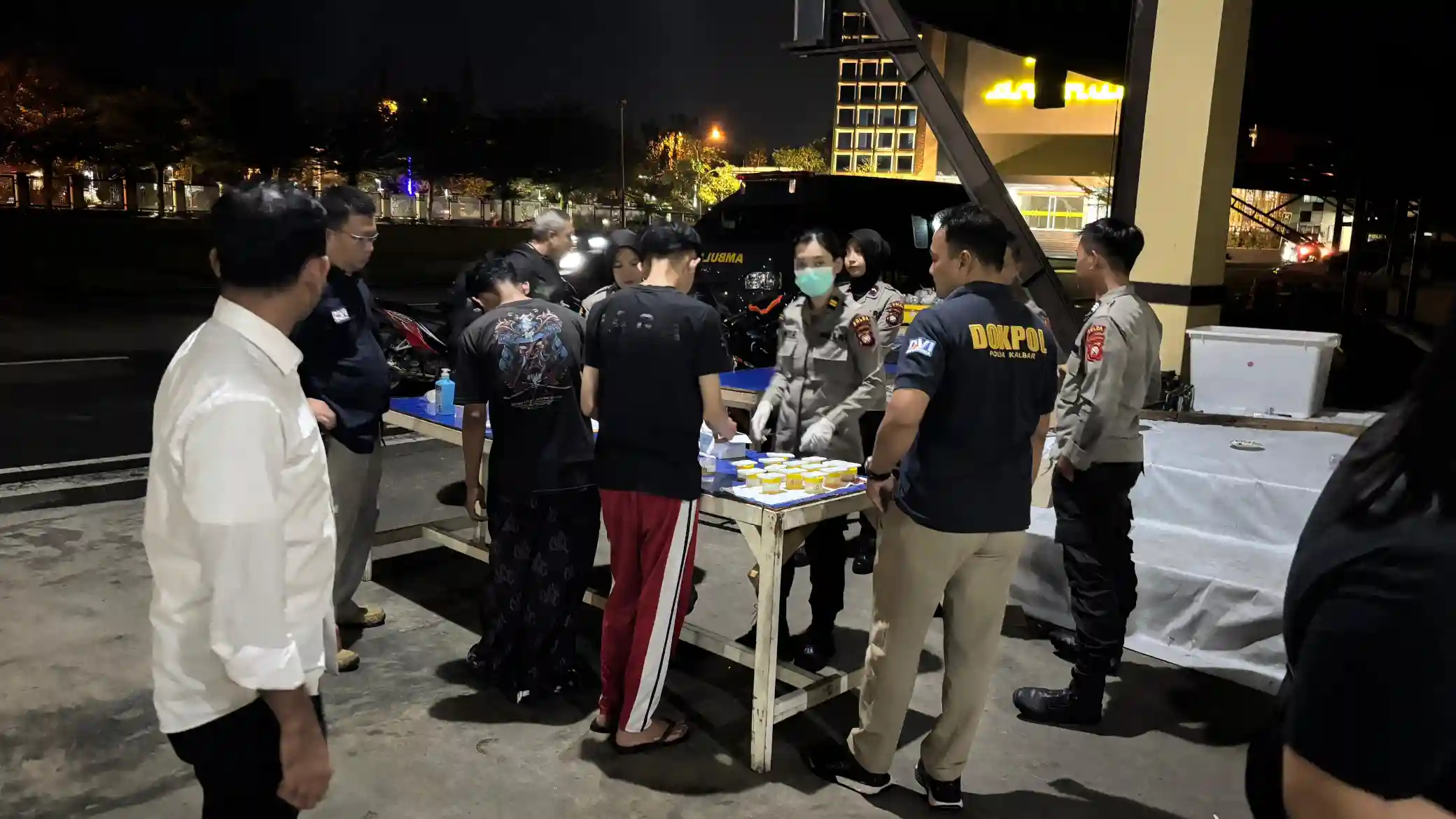 Polisi Amankan Penyusup Demo DPRD Kalbar, Sita Bom Molotov dan Senjata Tajam