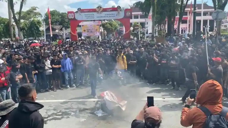 Warga Balikpapan Geruduk DPRD dan Kantor Wali Kota, Soroti Banjir hingga PBB