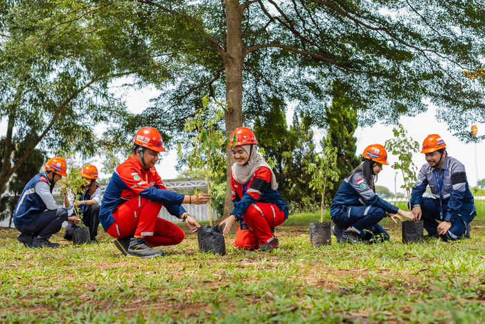 PT Jasamarga Tollroad Maintenance Merayakan HUT ke-37 dengan Bagikan 370 Paket Ramah Lingkungan