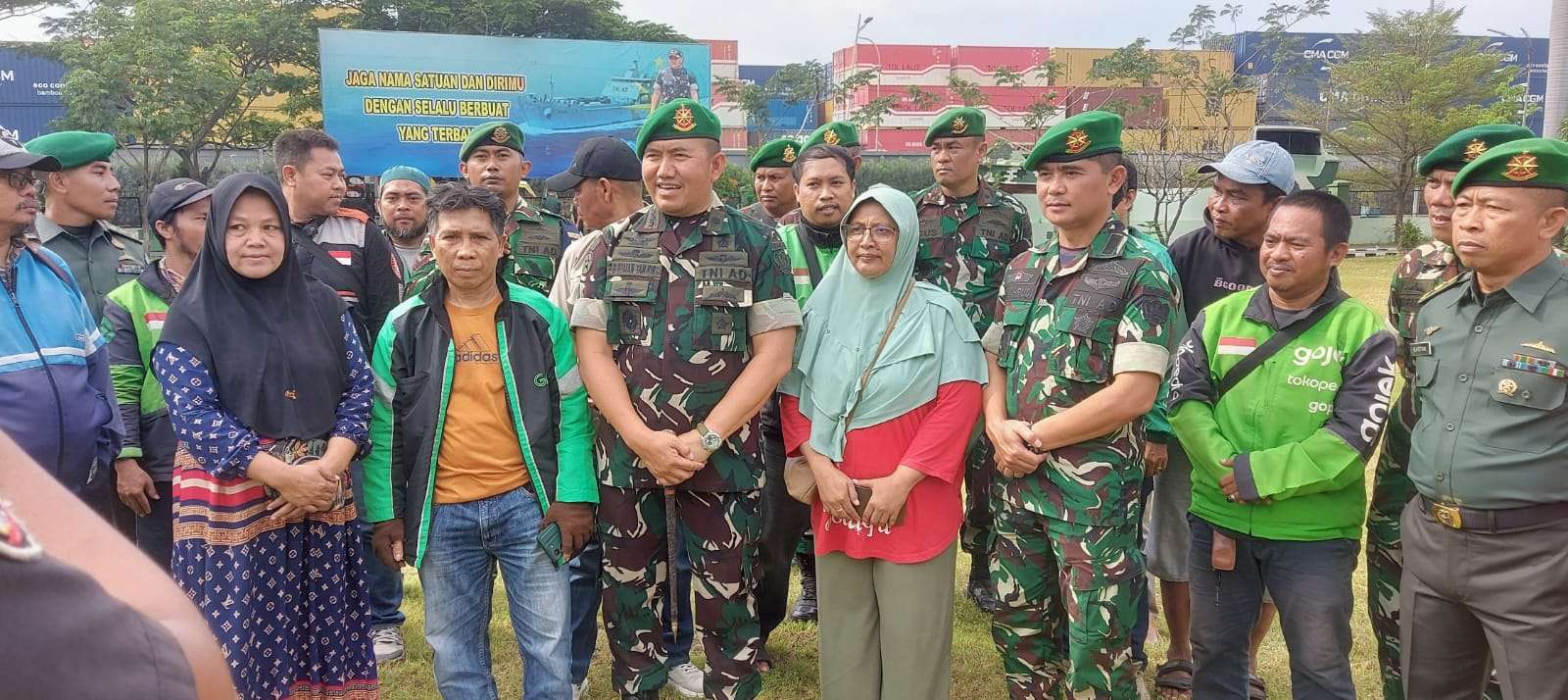 Dalam Rangka HUT TNI Ke 80 Satangair Pusbengad TNI AD Berbagi Kebahagiaan Bersama Warga