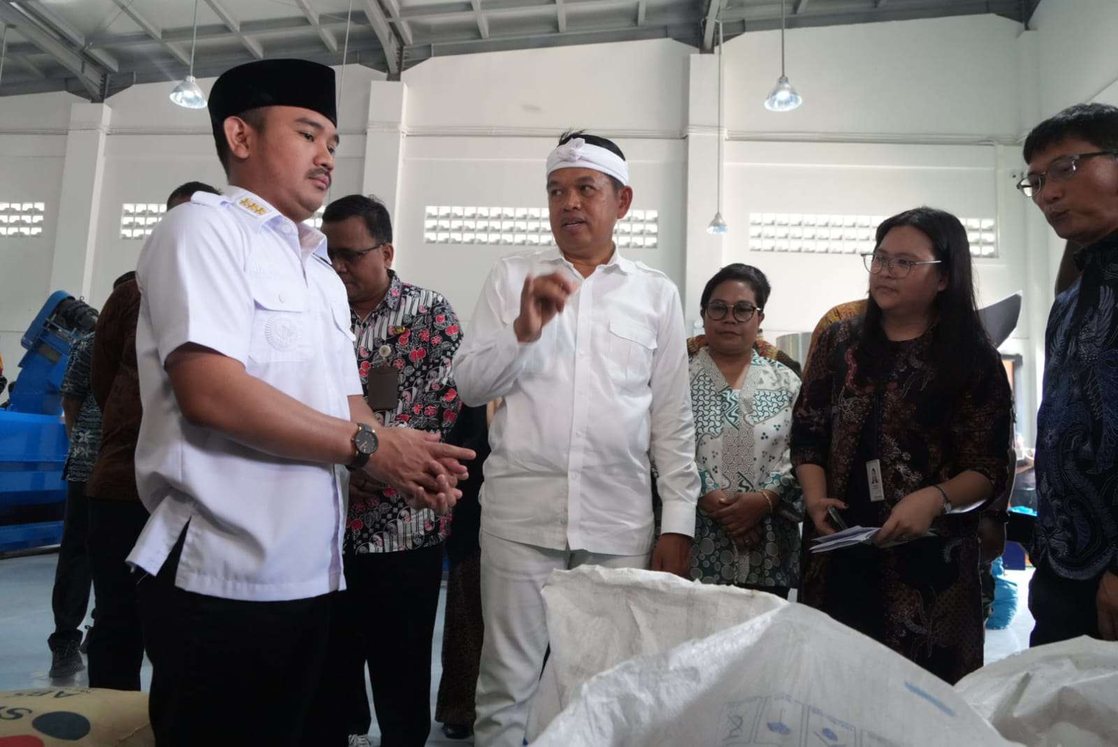 KDM Resmikan Fasilitas Pengolahan Limbah Plastik