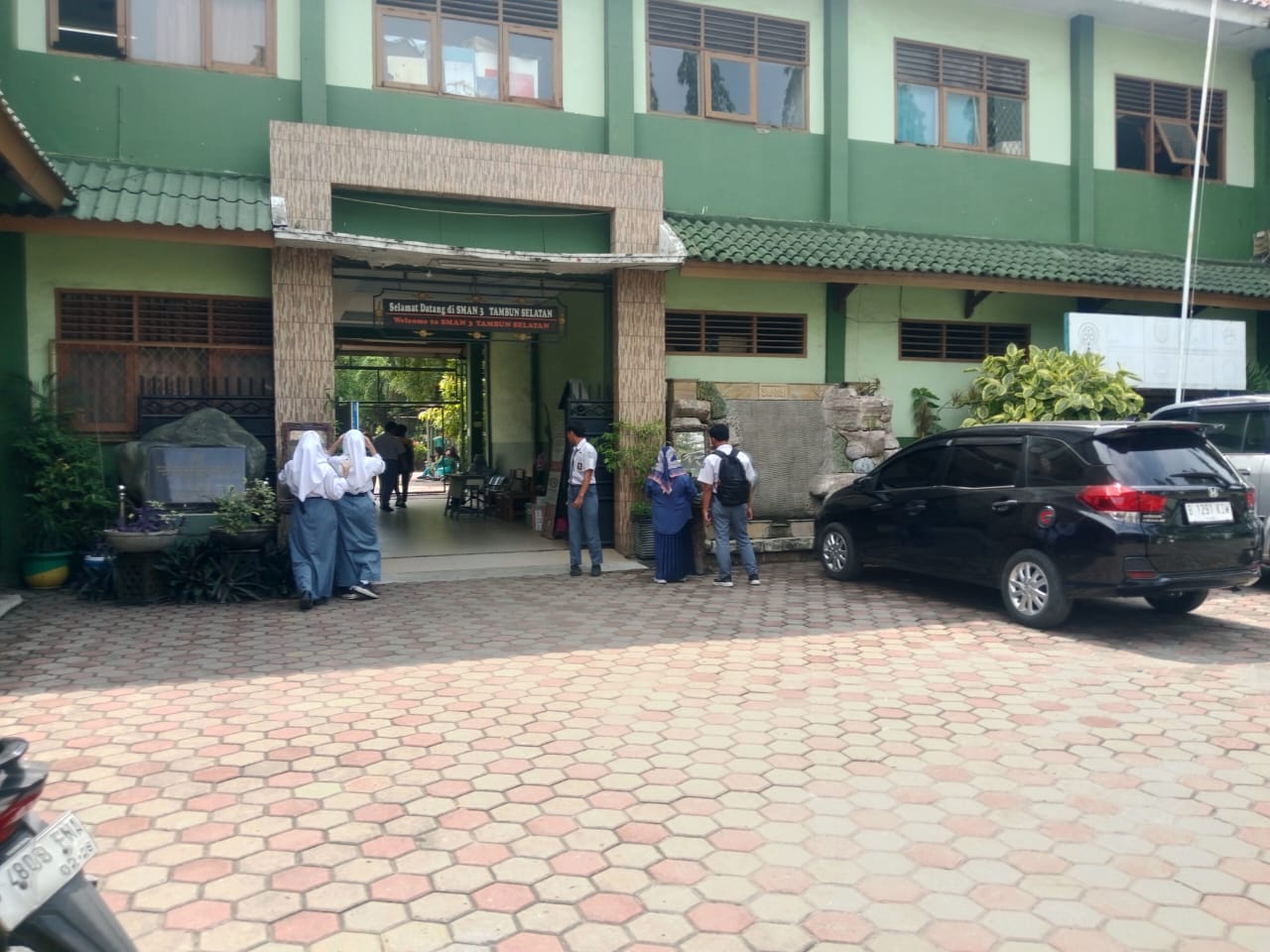Bantuan 362 Tablet BOS Afirmasi di SMAN 3 Tambun Selatan Dipertanyakan ?