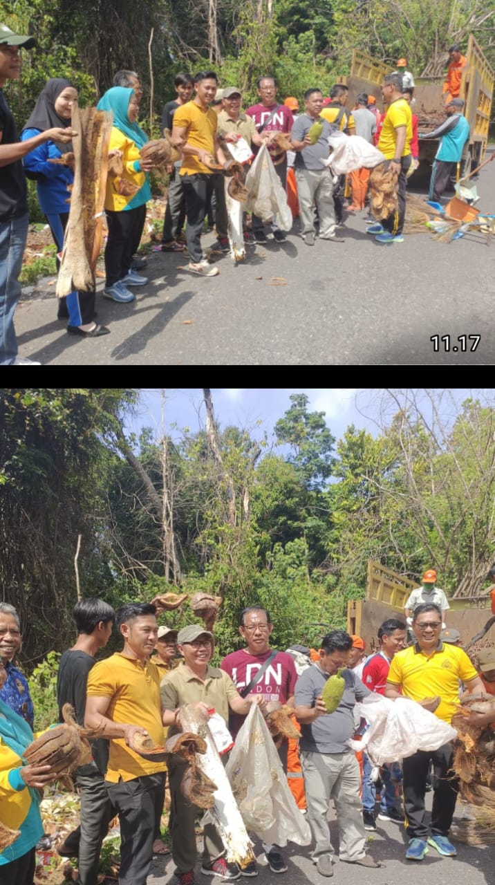 Polsek Penukal Utara Bersama Unsur Muspika dan Warga Gelar Gotong Royong Bersih Desa Tanding Marga