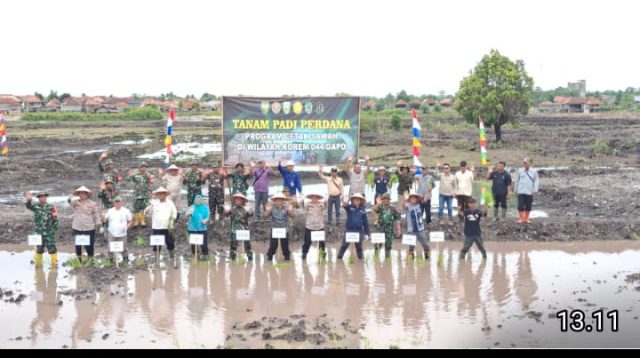 Tanam Padi Perdana di Lahan Cetak Sawah, Wujud Sinergi TNI-Polri dan Pemerintah Daerah Dukung Ketahanan Pangan Nasional