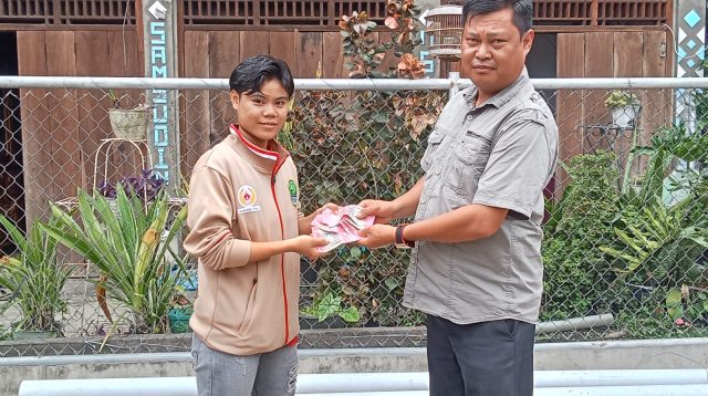 Berhasil Harumkan Nama Baik Kabupaten PALI, Lilis Suryani Mendapat Reward Dari Kepala Desa Tempirai