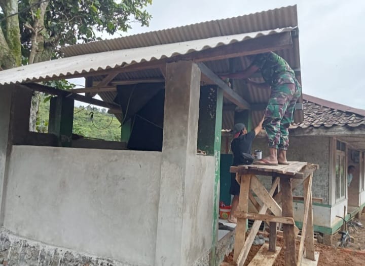Hampir Rampung, Pos Ronda TMMD Jadi Kebanggaan Warga Wangunjaya