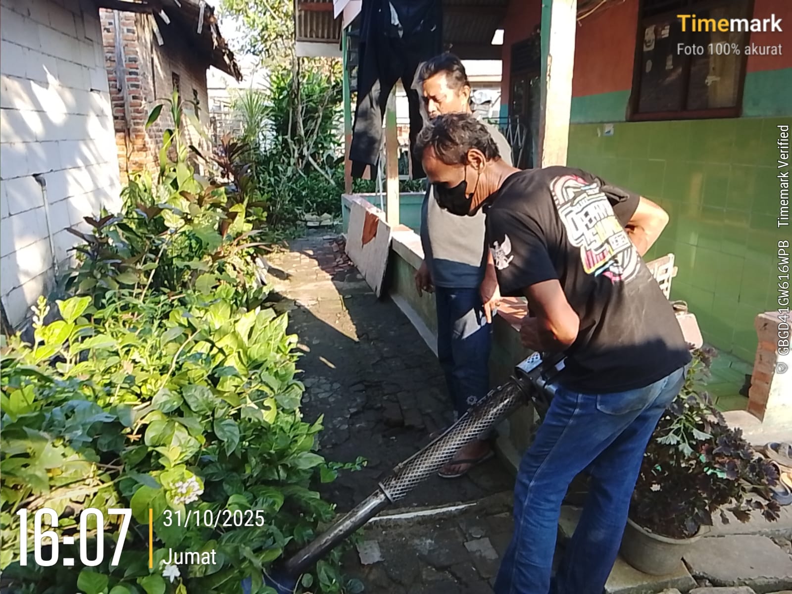 Warga Sukamulya  Laksanakan Giat Poging, Antisipasi Wabah Demam Berdarah
