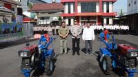 Kapolres Jember Serahkan 2 Unit Traktor Dukung Ketahanan Pangan