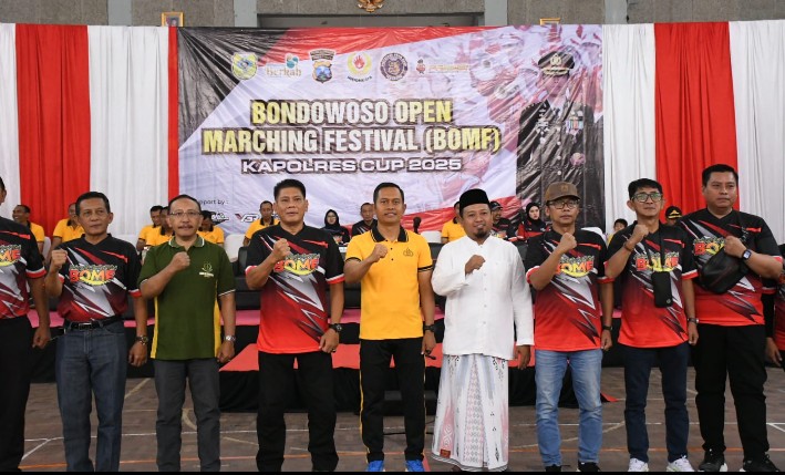 Kasdim 0822 Hadiri Bondowoso Open Marching Festival Kapolres Cup 2025