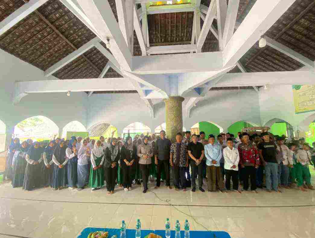 Polres Kediri Beri Edukasi Bahaya Narkoba pada Para Seluruh Santri,Generasi Emas