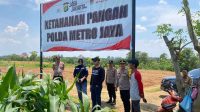 Dukung Program Ketahanan Pangan, Kapolres Metro Bekasi Cek Perawatan Jagung di Cikarang Pusat