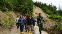 Longsor Putus Jalur Taput–Tapteng, Bupati Taput Turun ke Lokasi