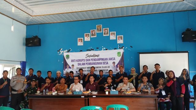 Bhabinkamtibmas Hadiri Sosialisasi Anti Korupsi dan Pendampingan Jaksa di Desa Benakat Minyak