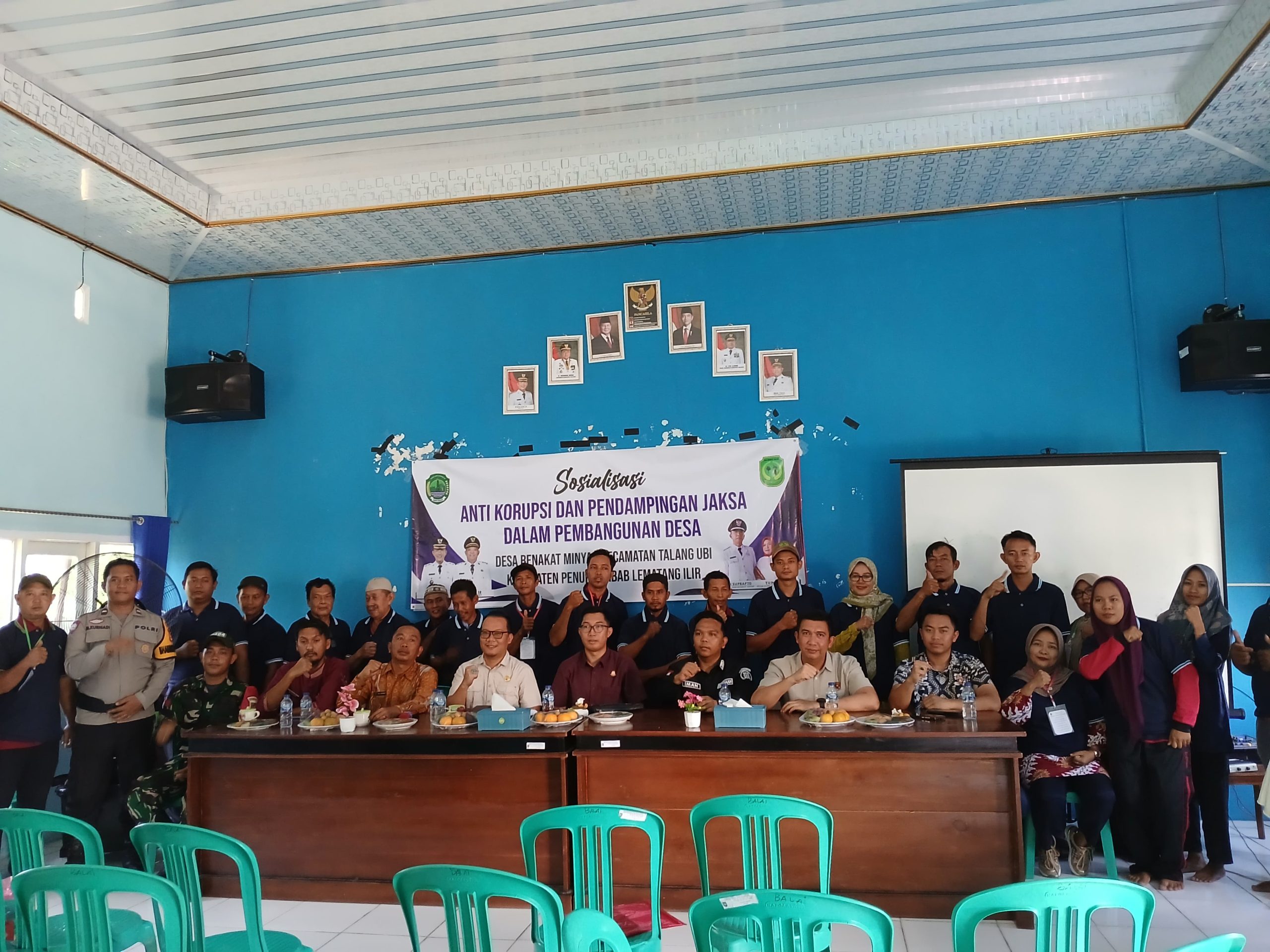 Bhabinkamtibmas Hadiri Sosialisasi Anti Korupsi dan Pendampingan Jaksa di Desa Benakat Minyak