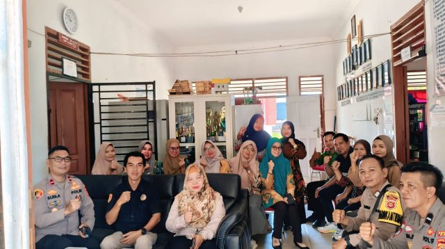 Upaya Mempererat Kemitraan Dengan Masyarakat, Polsek Penukal Utara Menyapa Masyarakat Desa Tanding Marga